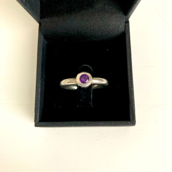 Sterling silver ring w/amethyst - Picture 1 of 1